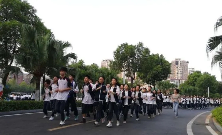 备战高考，成就梦想——衡阳市八中教育集团船山英文学校高中部2021届高三第一次家长会