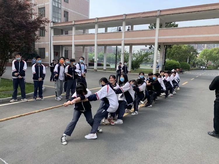 班级争霸，“绳”力对抗 ——船山英文学校高三拔河比赛圆满结束