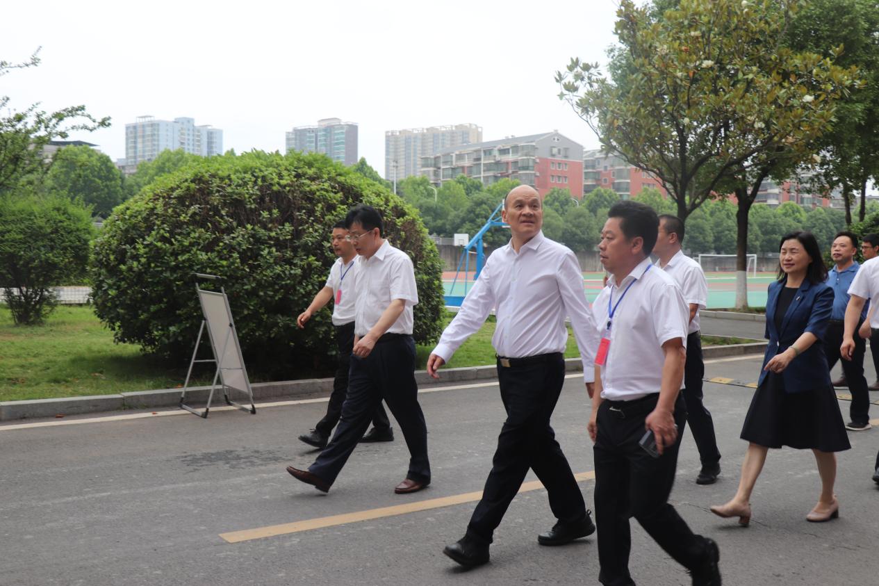 市委书记刘越高一行莅临我校督导高考考前准备工作