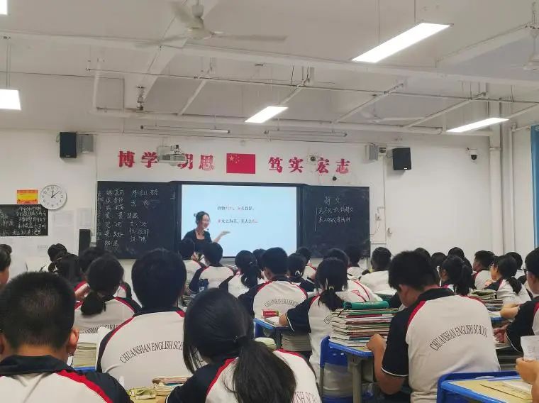 笑看雏鸟扬翅翔，喜听新竹拔节声——衡阳市船山英文学校组织高中部新教师开展汇报课活动