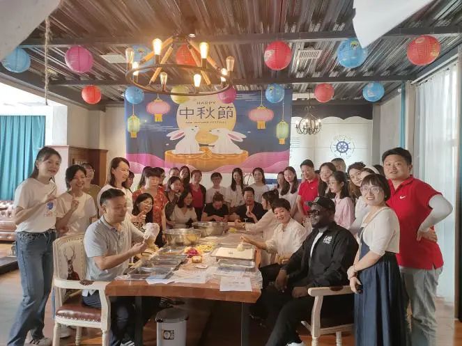 月来秋意浓，天涯此时同——衡阳市船山英文学校外语组举行“促进文化交流，喜迎中秋佳节”主题活动