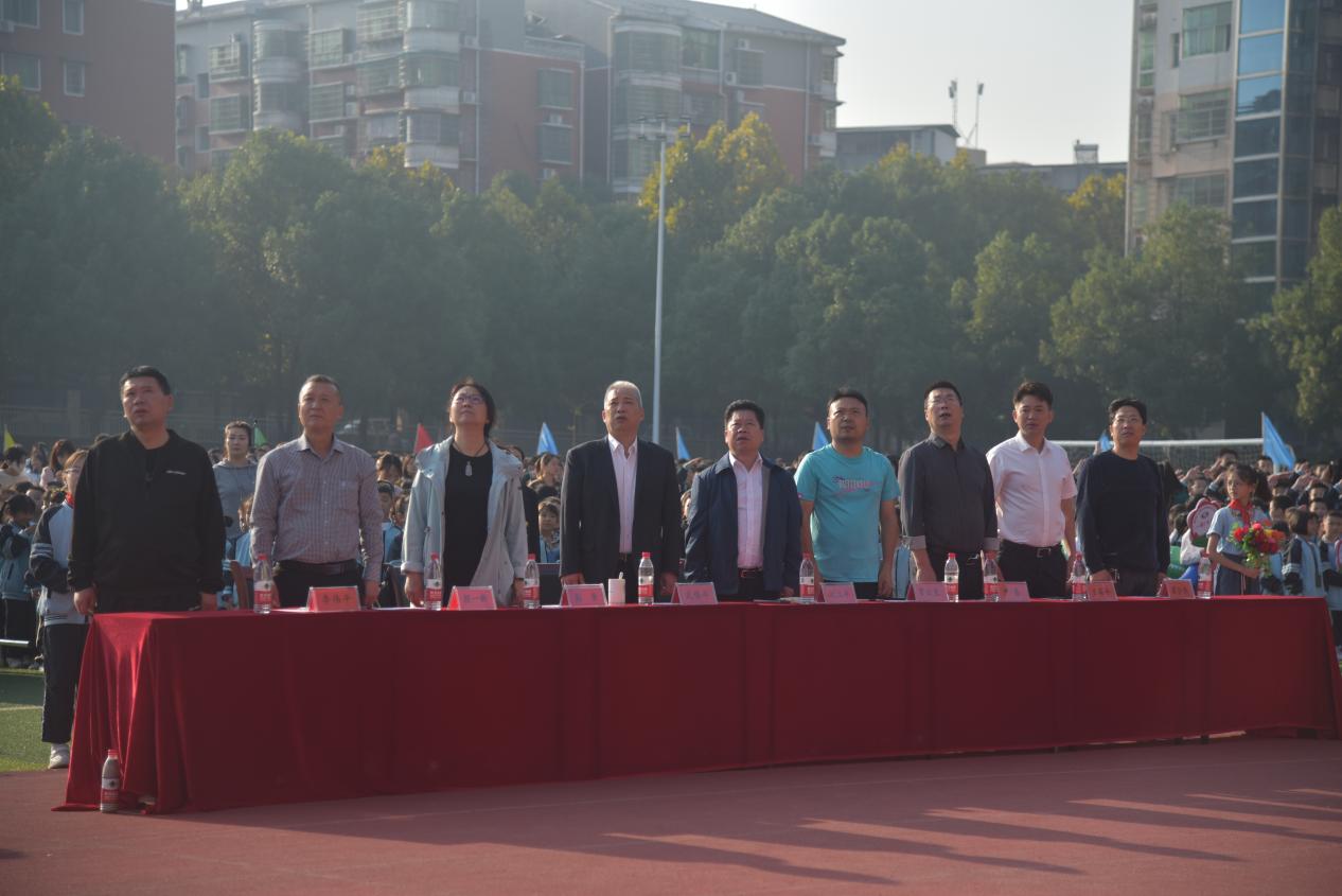 青春赛场,当“燃”不让——衡阳市船山英文学校第二十二届秋季田径运动会隆重开幕