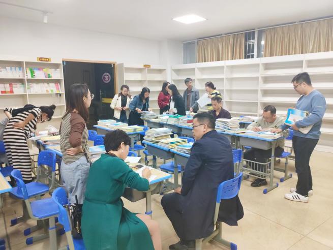 清风规教学，细雨润师魂——衡阳市船山英文学校高中部开展期中教学常规检查