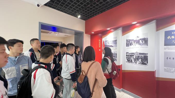 移动的课堂，潜移地默化——衡阳市船山英文学校高二年级赴武汉开展研学实践活动