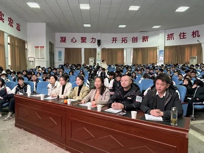 青春飞扬少年志，不负韶华行且知——衡阳市船山英文学校高中部成功举行清廉校园建设演讲比赛