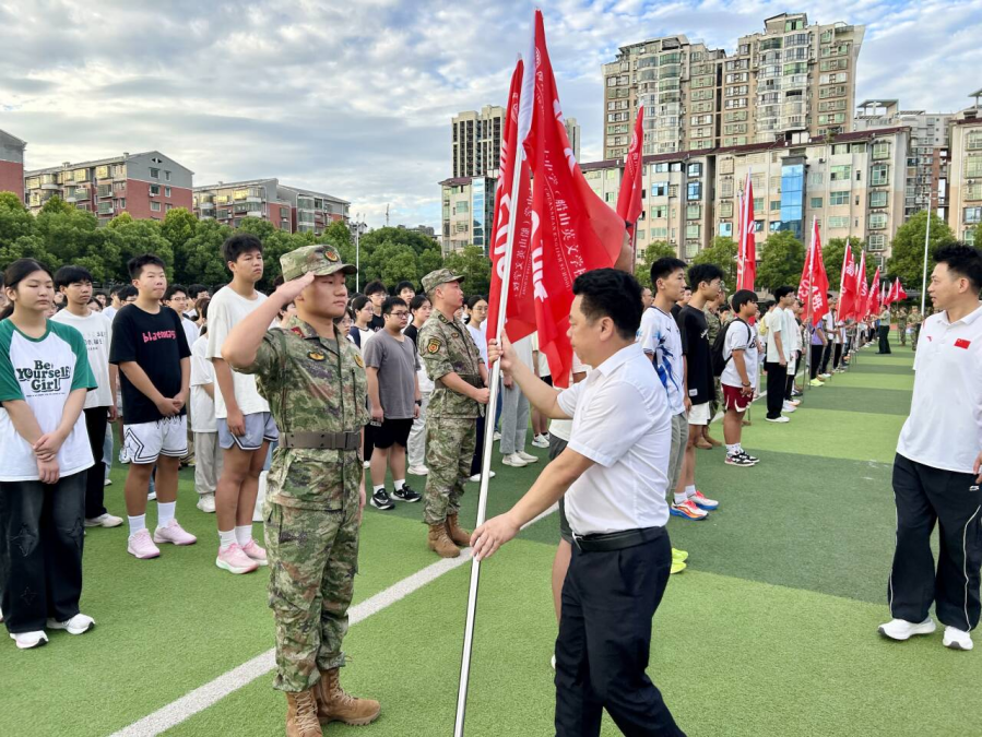 衡阳市第二十中学（船山英文学校）隆重举行2025年秋季国防教育开营仪式