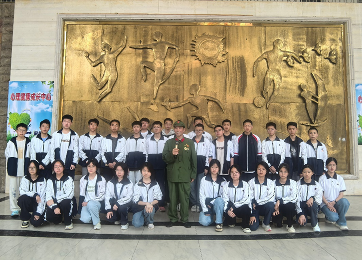 衡阳市第二十中学：英雄老兵进校园，红色薪火永相传